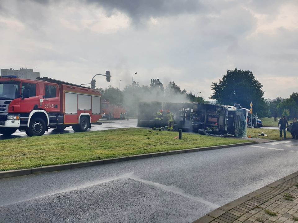Bielsko-Biała: zderzenie ciężarówki z samochodem osobowym [AKTUALIZACJA]