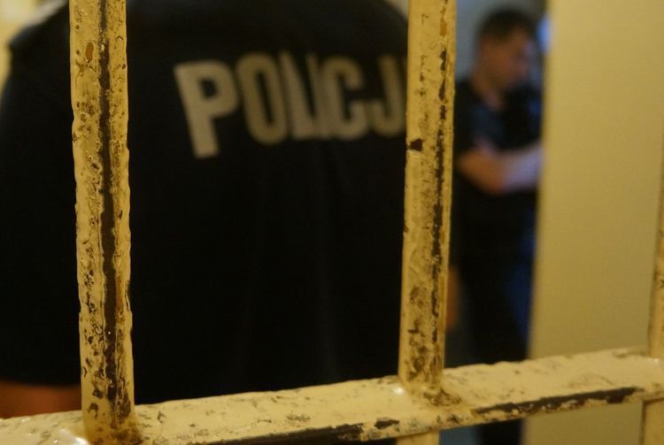 Bielska policja zatrzymała mężczyznę poszukiwanego 19 listami gończymi