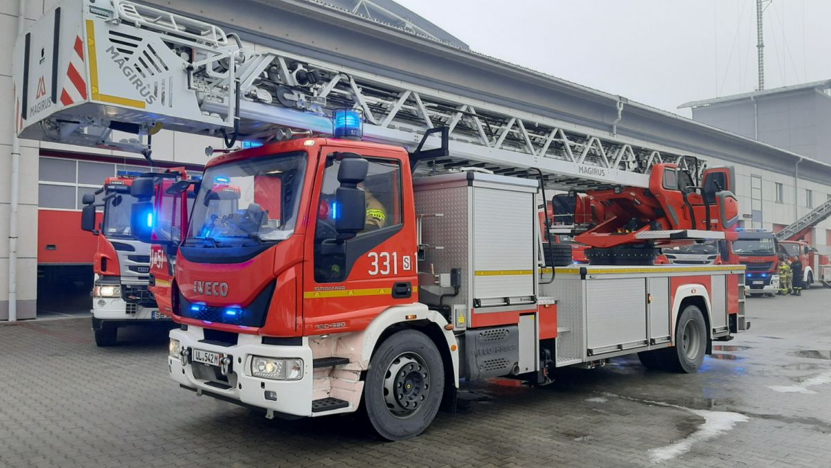 Nowy wóz z drabiną dla bielskich strażaków