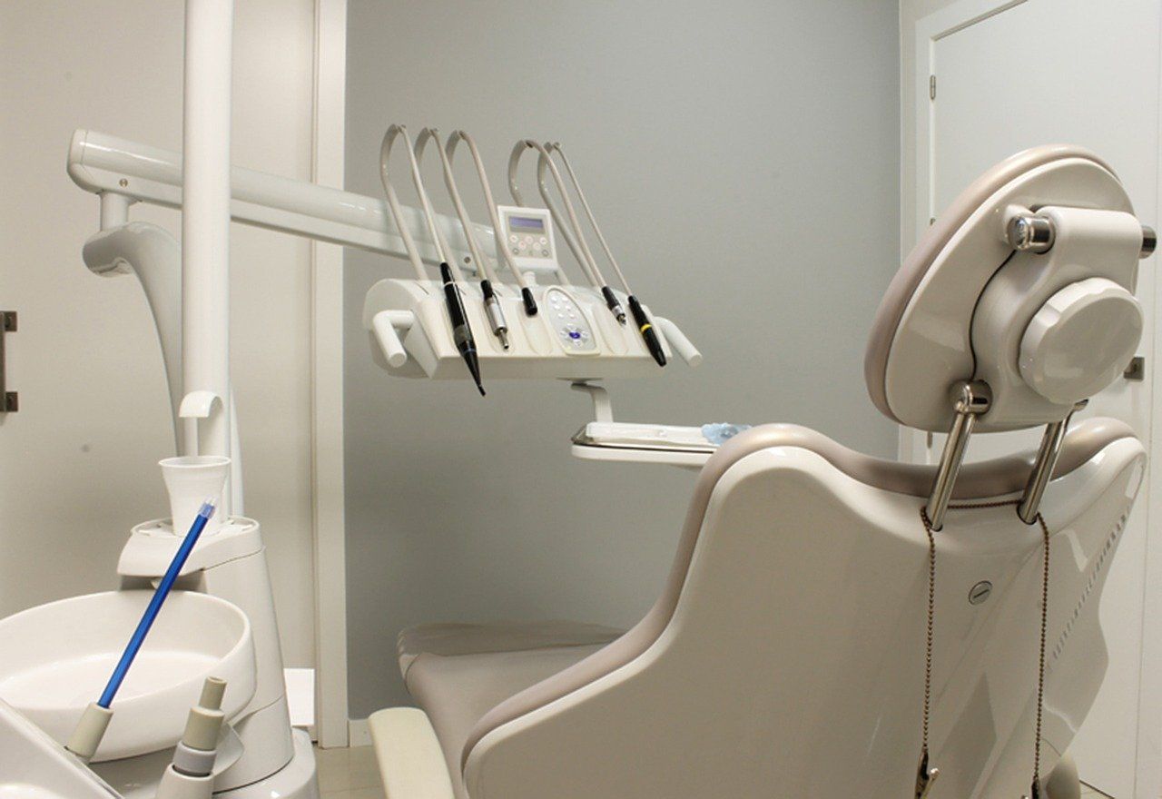 Fikcyjne zabiegi w gabinecie stomatologicznym. 800 zarzutów dla stomatologa