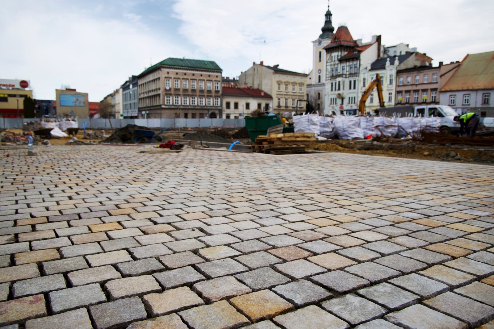 Widać zmiany na placu Wojska Polskiego