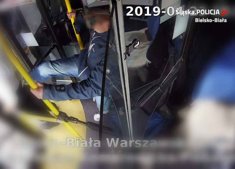 Policja zatrzymała 32-latka, który napadł na kierowcę autobusu